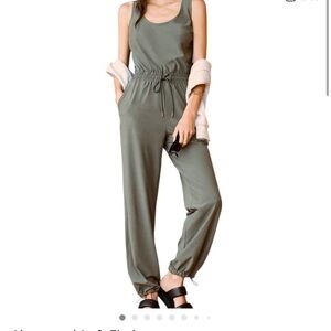 Abercrombie and Finch Women's Jumpsuit olive green